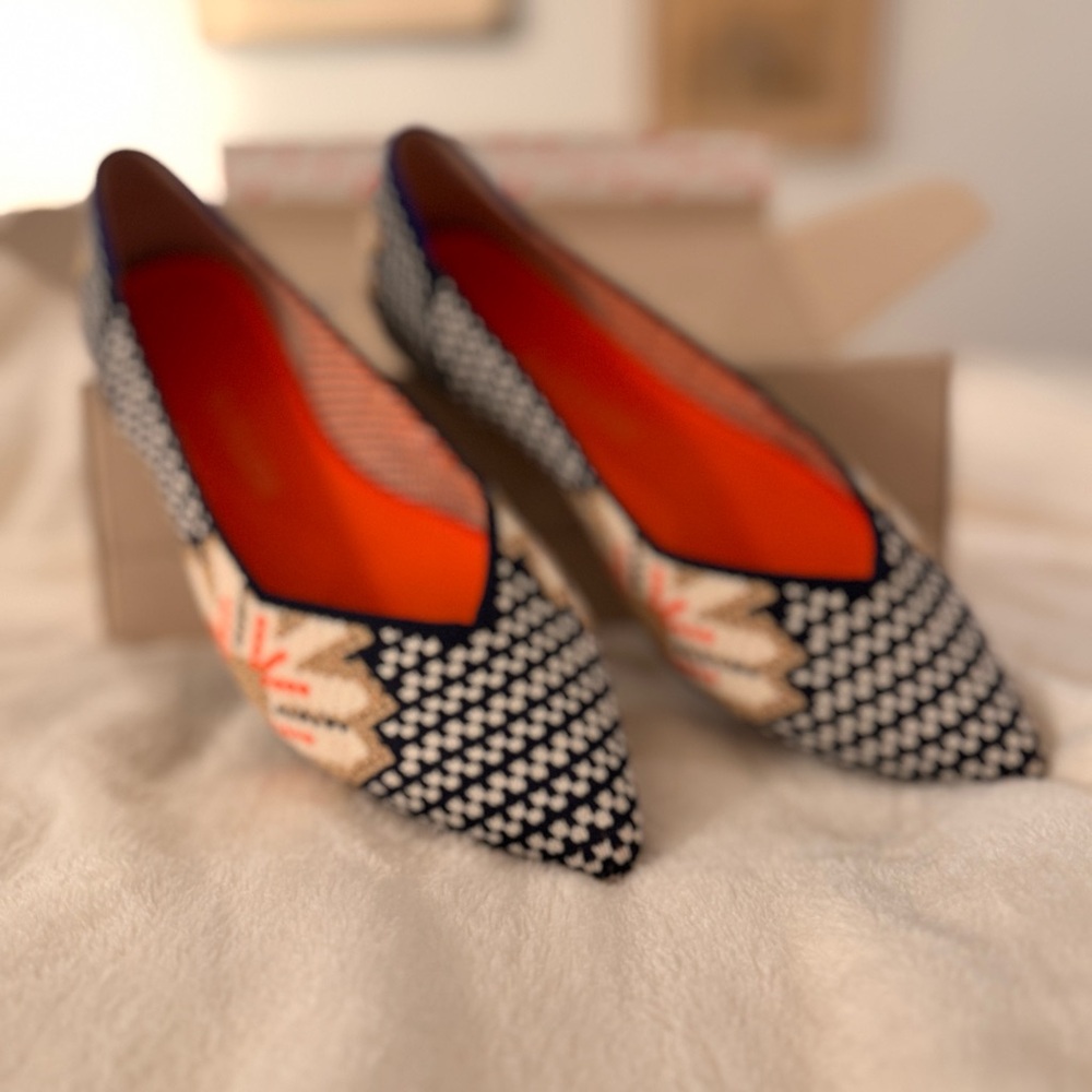 Rothy's The Point Blue and White Patterned Flats, Size 8 - Picture 10 of 10
